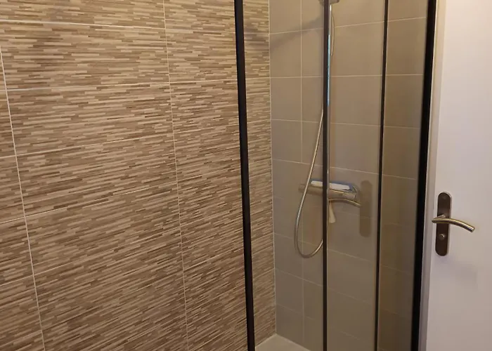 Chez Nathalie Pres De La Gare Καρκασόν